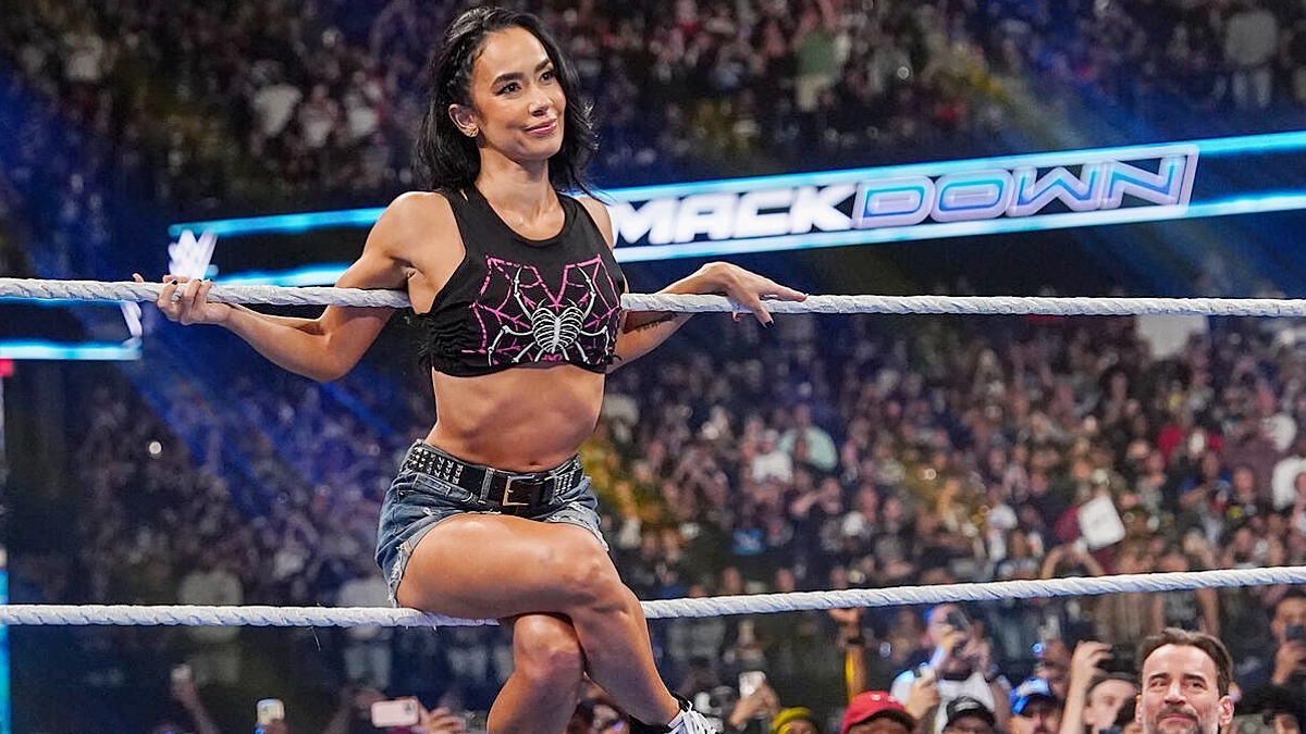AJ Lee Returns!!