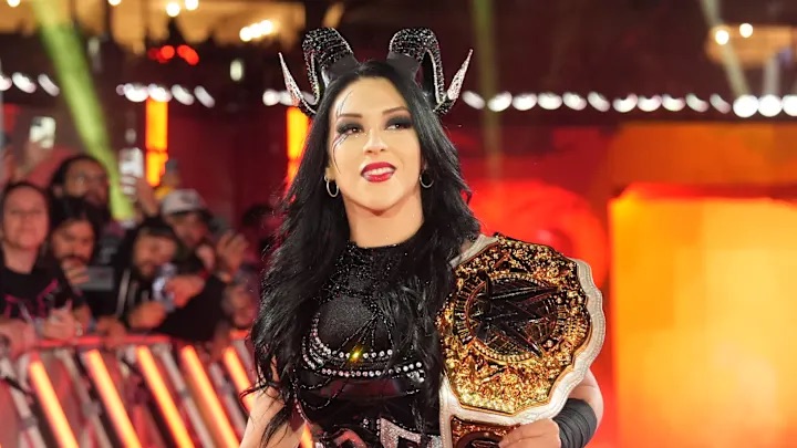 Stephanie Vaquer calls out fan